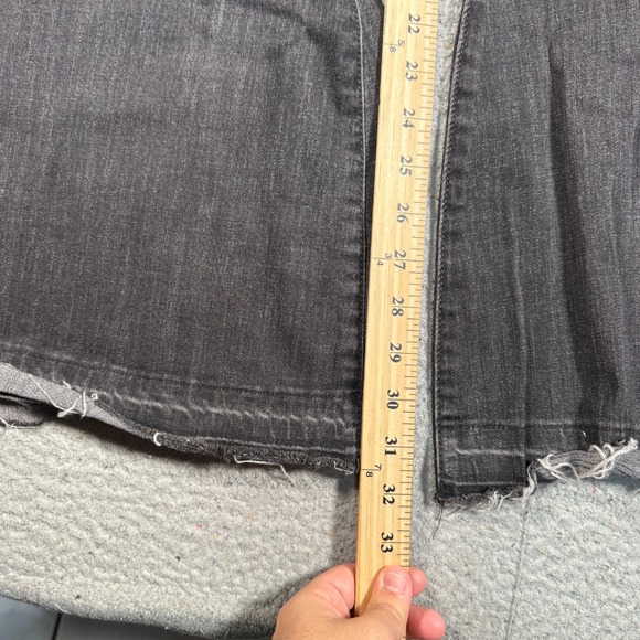 Free People Jeans Womens 24x31 Black Cotton Denim Flared Leg Raw Hem We the Free - Picture 6 of 9